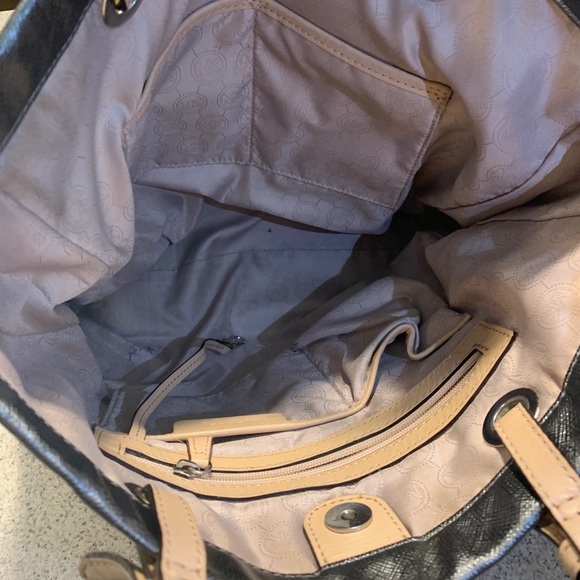 Michael kors purse - Picture 5 of 6